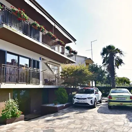 Ferienwohnung In Mit Grill, Garten Und Terrasse Appartamento Umago