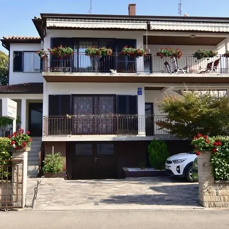 Appartamento Ferienwohnung In Mit Grill, Garten Und Terrasse Umago